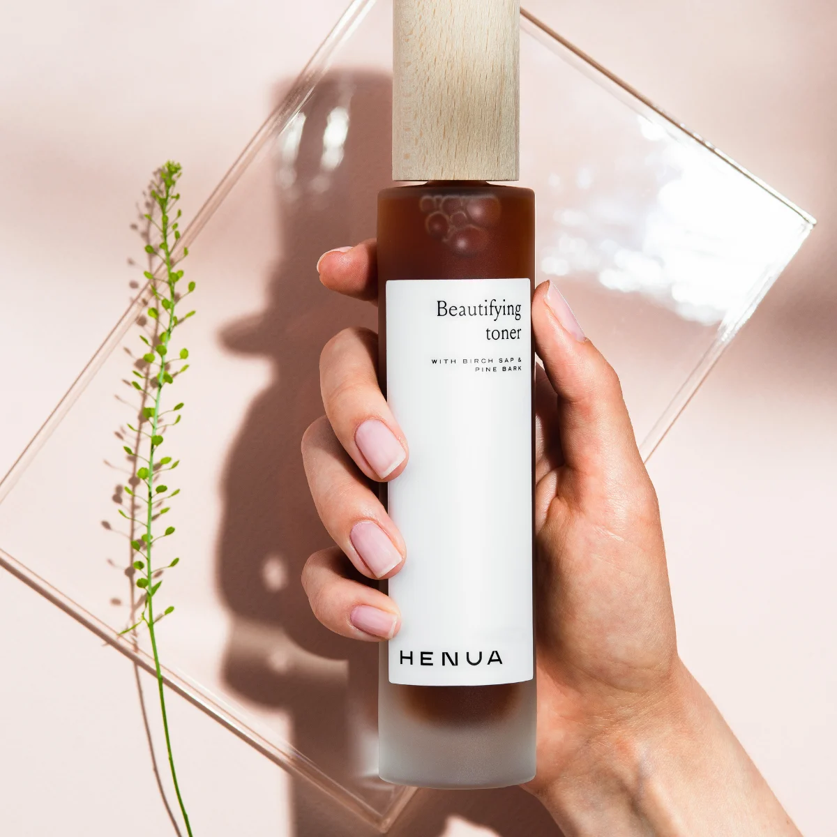 Henua Beautifying Toner – натурален озаряващ тоник за лице с брезов сок и борова кора