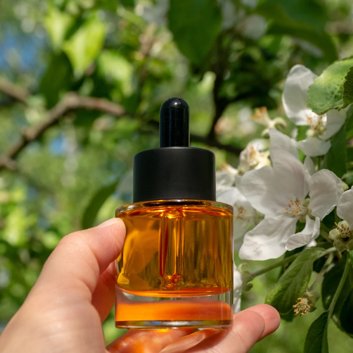 Usva Wild Fruit Oil Serum – натурален озаряващ серум за лице с бета-каротин и пасифлора