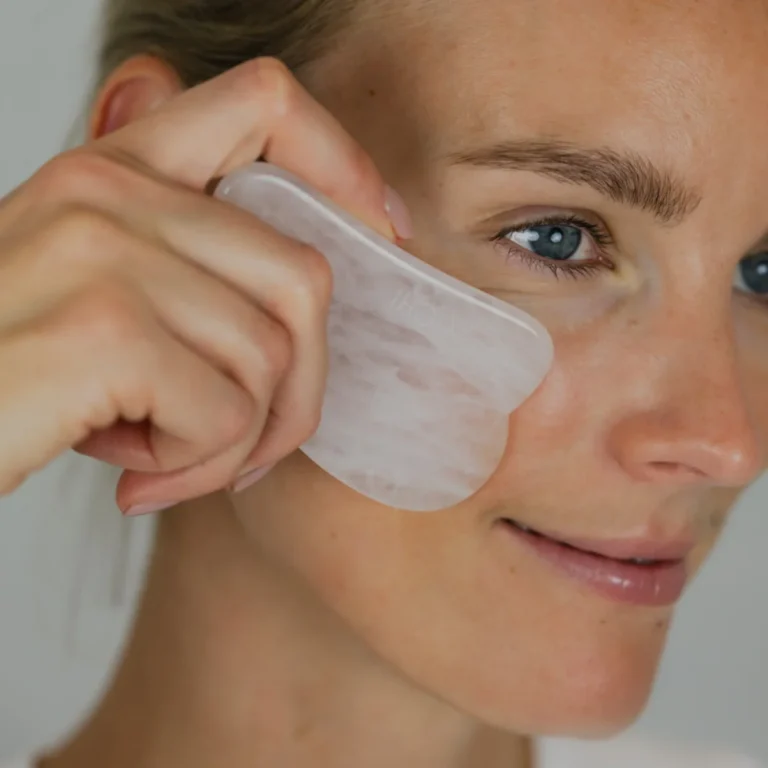 Berrichi Rose Quartz Gua Sha – масажор гуа ша от естествен розов кварц за лице